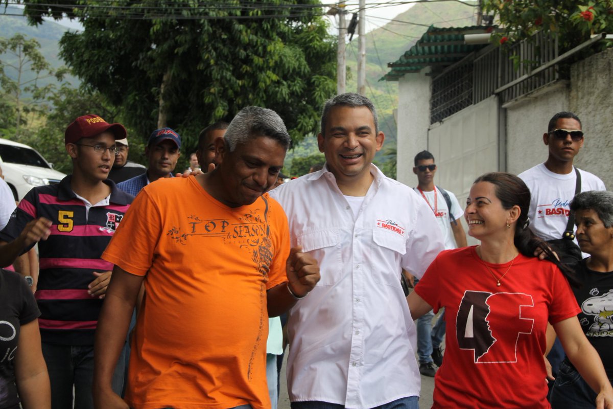 AlcaldePedroB1's tweet photo. Mi compromiso es firme, esto no es un trabajo, es una pasión que cada día se alimenta gracias al apoyo de ustedes y la labor que hacemos en conjunto ¡Amor con amor se paga! #GirardotPotencia https://t.co/k4qpLAI0O0