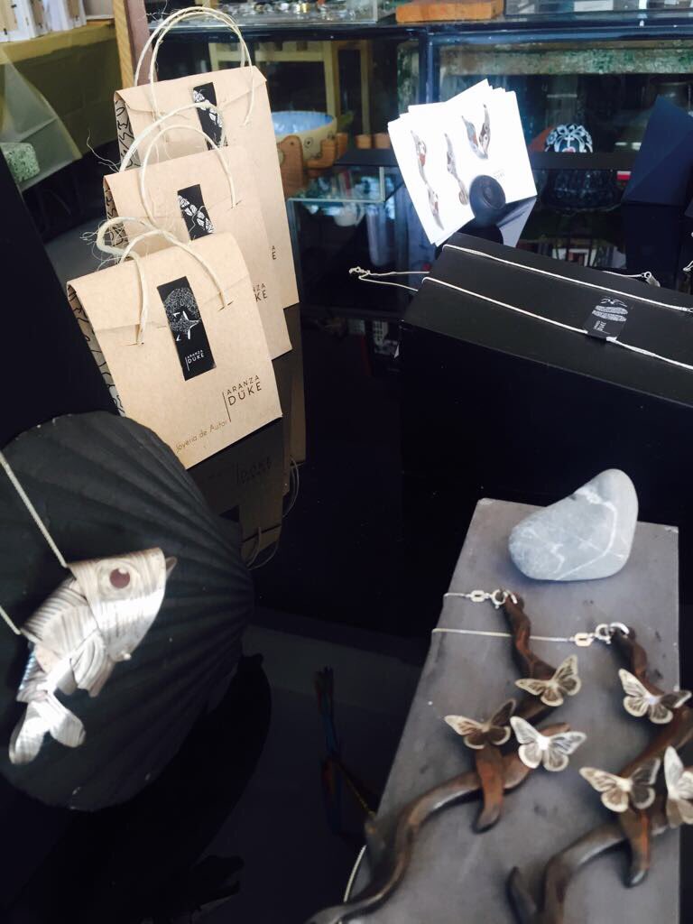 Vengan al #BazarNavideño tenemos cositas hermosas de #Aretearte, #AranzaDuke, #NiñosFeos y #Nautilus ¡hay ofertas especiales!
#FelizSabado