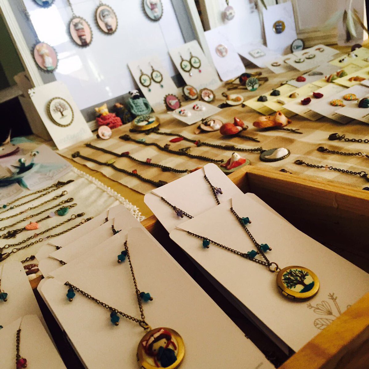 YumeEscandon's tweet photo. Vengan al #BazarNavideño tenemos cositas hermosas de #Aretearte, #AranzaDuke, #NiñosFeos y #Nautilus ¡hay ofertas especiales!
#FelizSabado https://t.co/uSmd5g6avq