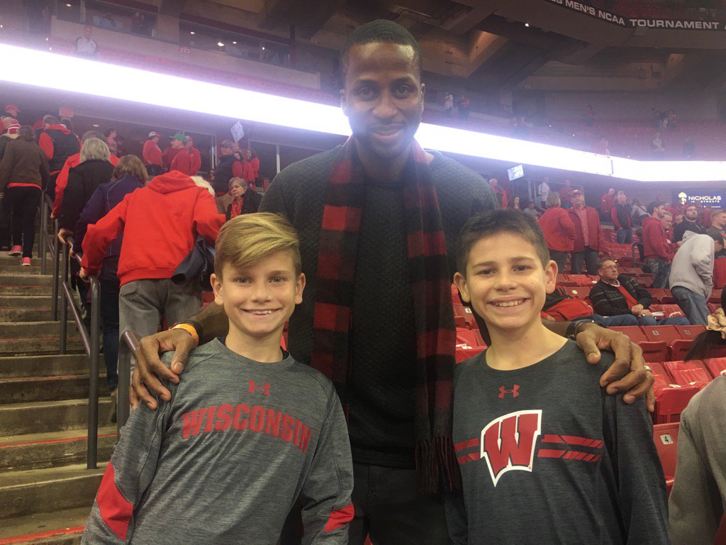 MarkWhalen's tweet photo. Jake and Brady with the Badger's 🐐! #Alando https://t.co/gmtXI5yTls