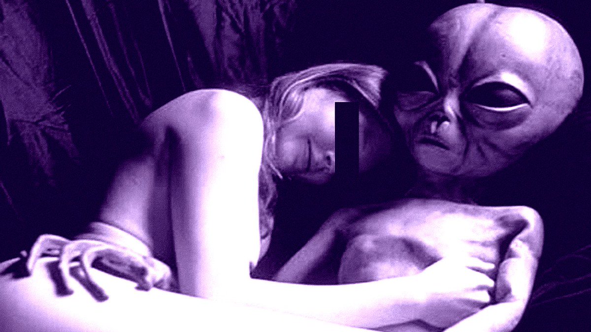 BonnieMcred's tweet photo. ME and my Gyal ......#UFO #INDASPACE #MEANDMYGIRL #COMEOVERMEGYAL  #CLC #CLCCORPORATION #WEED #420blazeIT 
#AYYLMAO #LMAO https://t.co/76CNGg21iQ