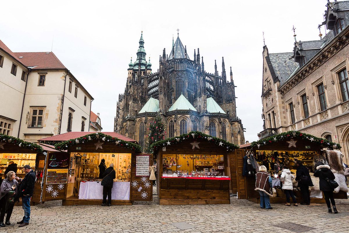 PragueEU's tweet photo. The #Christmas Market at #PragueCastle is starting tomorrow!🎄🎉 #prague https://t.co/yRj9TVNzWi