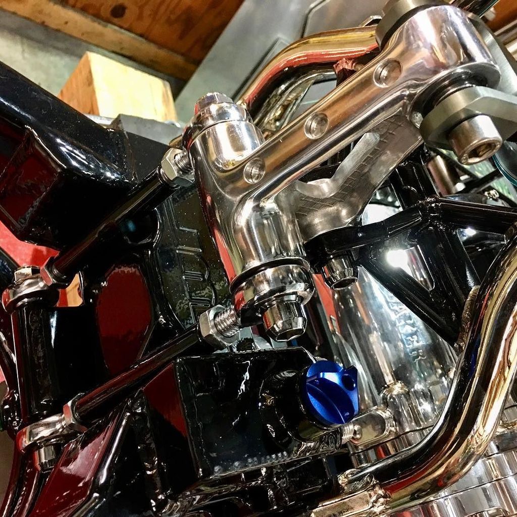 rocketbobs's tweet photo. That’s it, bar the M10 that needs a chamfer and polishing, the freakin rising rate is done, fitted and finished 🙏🏻🙏🏻 #shovelhead #4spdframe #nitronracing #nitronshocks #bakerdrivetrain #100inchtwinmagbastardshovel #custombike #customshowemirates #mot… https://t.co/SYXqRQIEBp https://t.co/ycHrkMfcbq