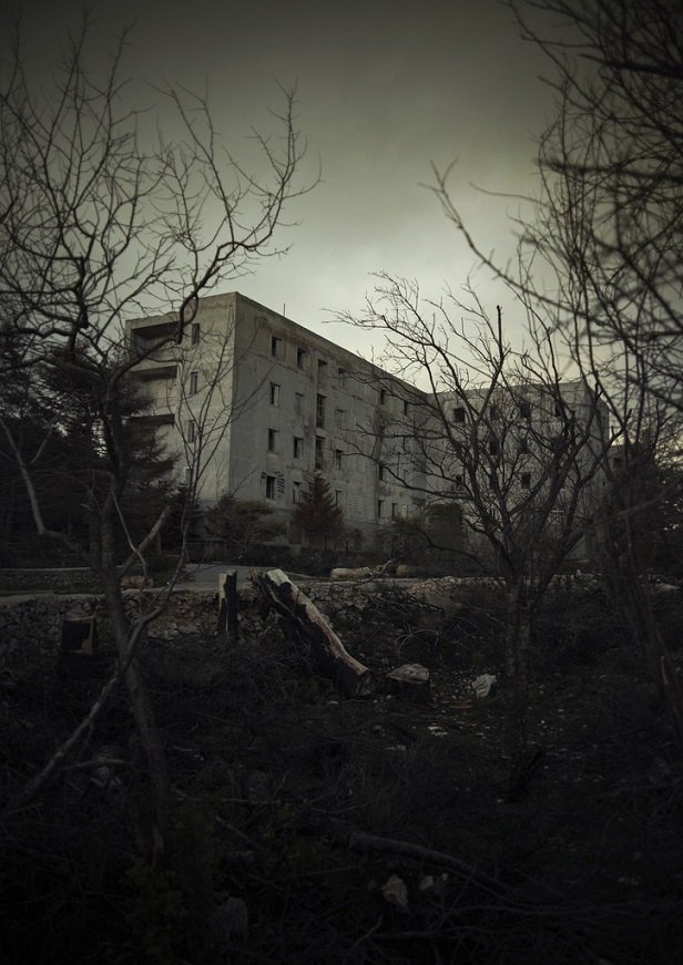 A deserted hotel on Parnitha mountain
desertedplaces.blogspot.com/2012/11/a-dese…