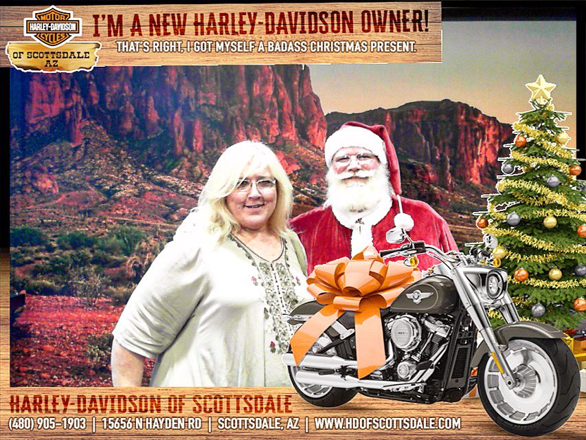 uPostCards's tweet photo. #SantaClaus pays a visit to @hdofscottsdale! #HDofScottsdale #HarleyDavidson #Scottsdale #Arizona #ItsBeginningToLookALotLikeChristmas #uPostcards #uPostTheMemory https://t.co/lVJ7h3MpDd