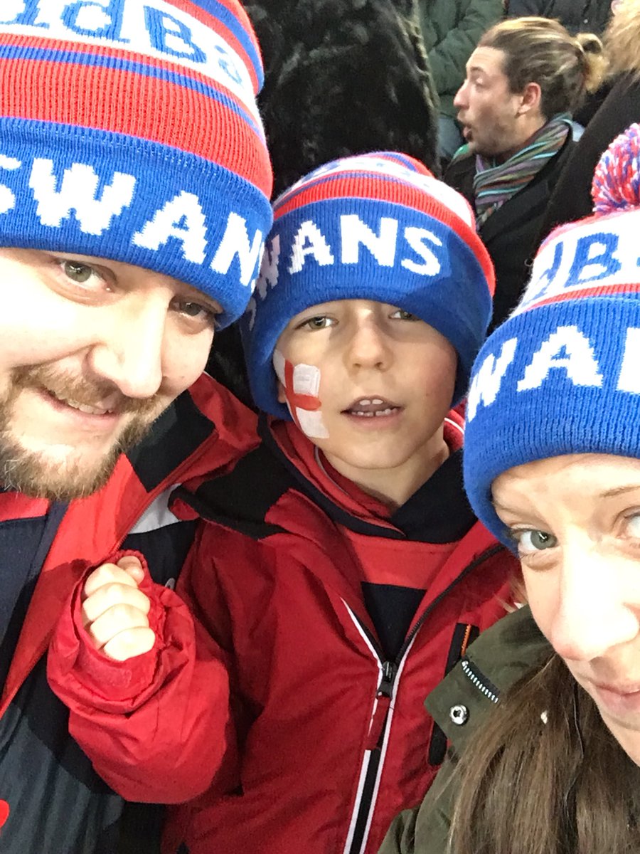 the_bee80's tweet photo. The family that @myoddballs together stays together! @StainesRugby @Leachy51 #WearTheRose https://t.co/QpP328LVaJ