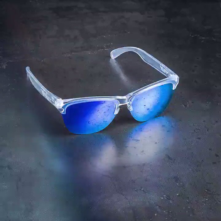 Top 63+ imagen darkest oakley lenses Abzlocal.mx