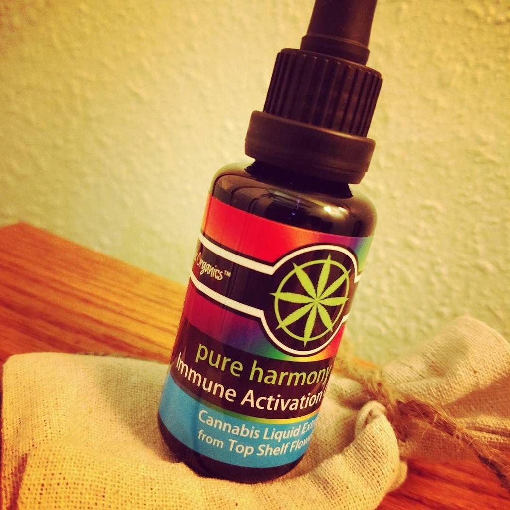 runningonreefer's tweet photo. I'm having a #NaturallyMystic experience this morning, giving my #ImmuneSystem a boost with #Ashwagandha, #Schisandra berries, #Coriander, and a 20:1 #THC/#CBD blend. I'm an #ActivatedAthlete who's #RunningOnReefer because #CannabisKeepsMeActive. https://t.co/IX216Fuo11 https://t.co/XijJx9Zc14