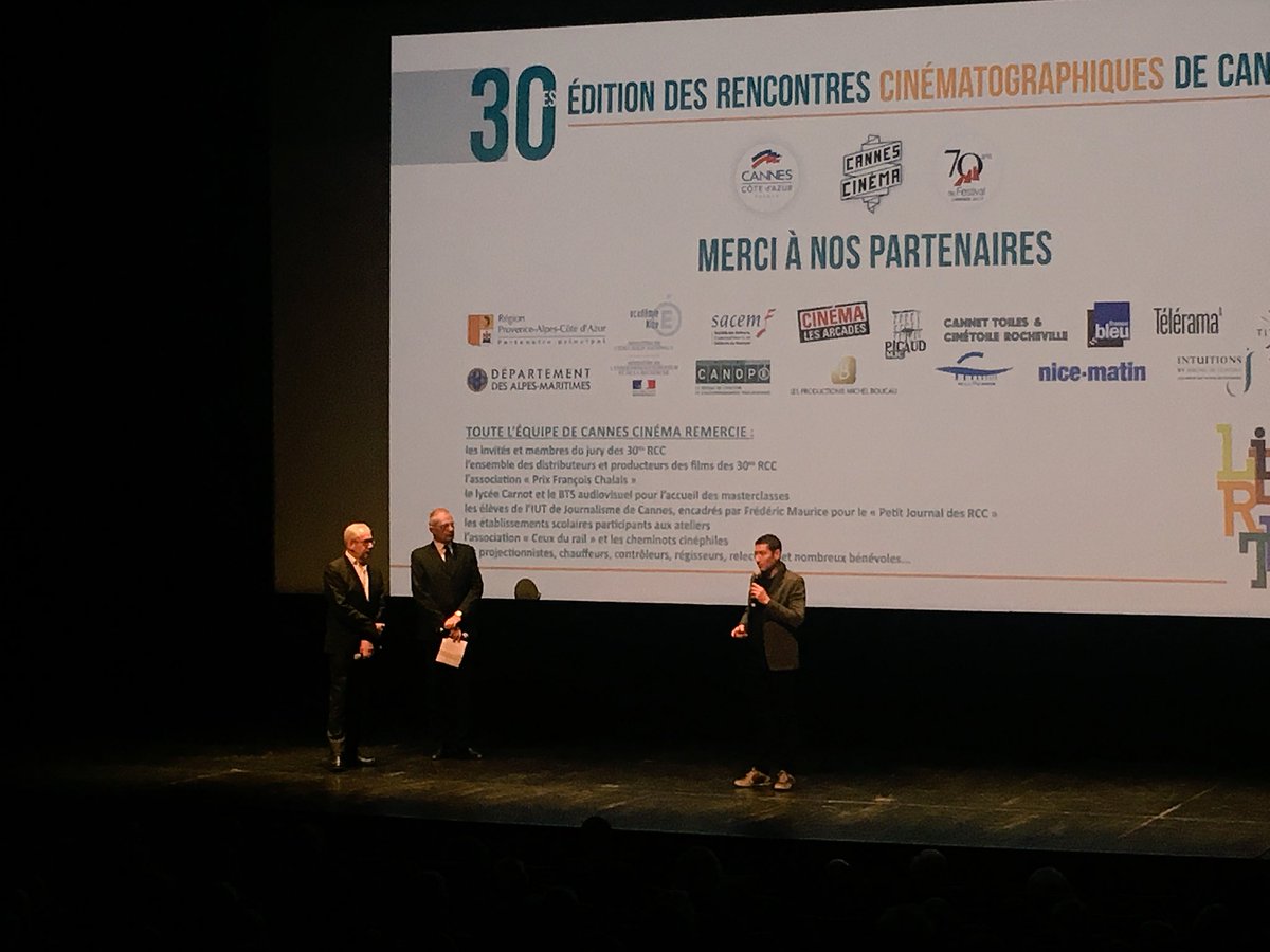 CITIZENCANNES's tweet photo. Le maire de #Cannes @davidlisnard est sur la scène des #30RCC : « je suis très fier de ces projections sans oeillères et que la liberté s’exprime à #Cannes » https://t.co/zagRCcCSTE