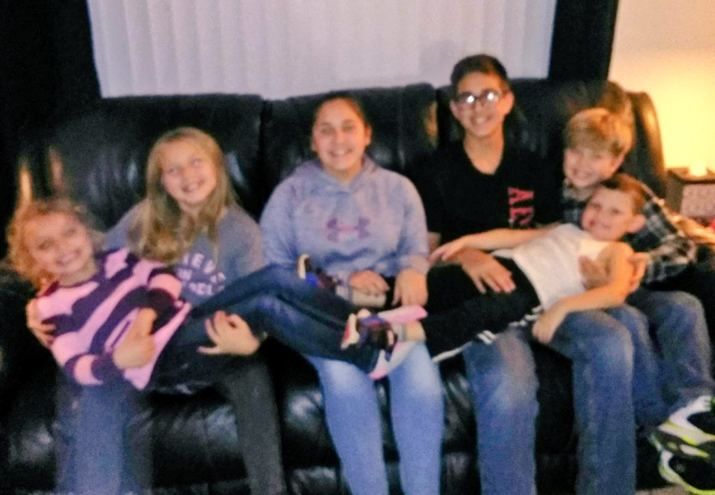 jcorbin0418's tweet photo. #bigfamily #fullheart #love https://t.co/FIRAPaVXwN