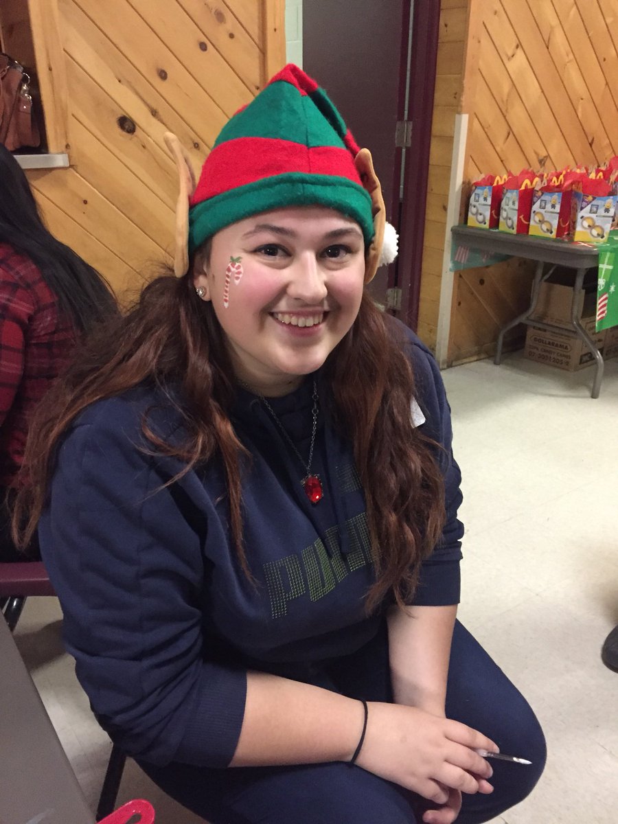 CarlaAllan1's tweet photo. Such a treat running into these awesome volunteers at Winakwa CCs Santa Lunch! https://t.co/mXNKMTmgi5