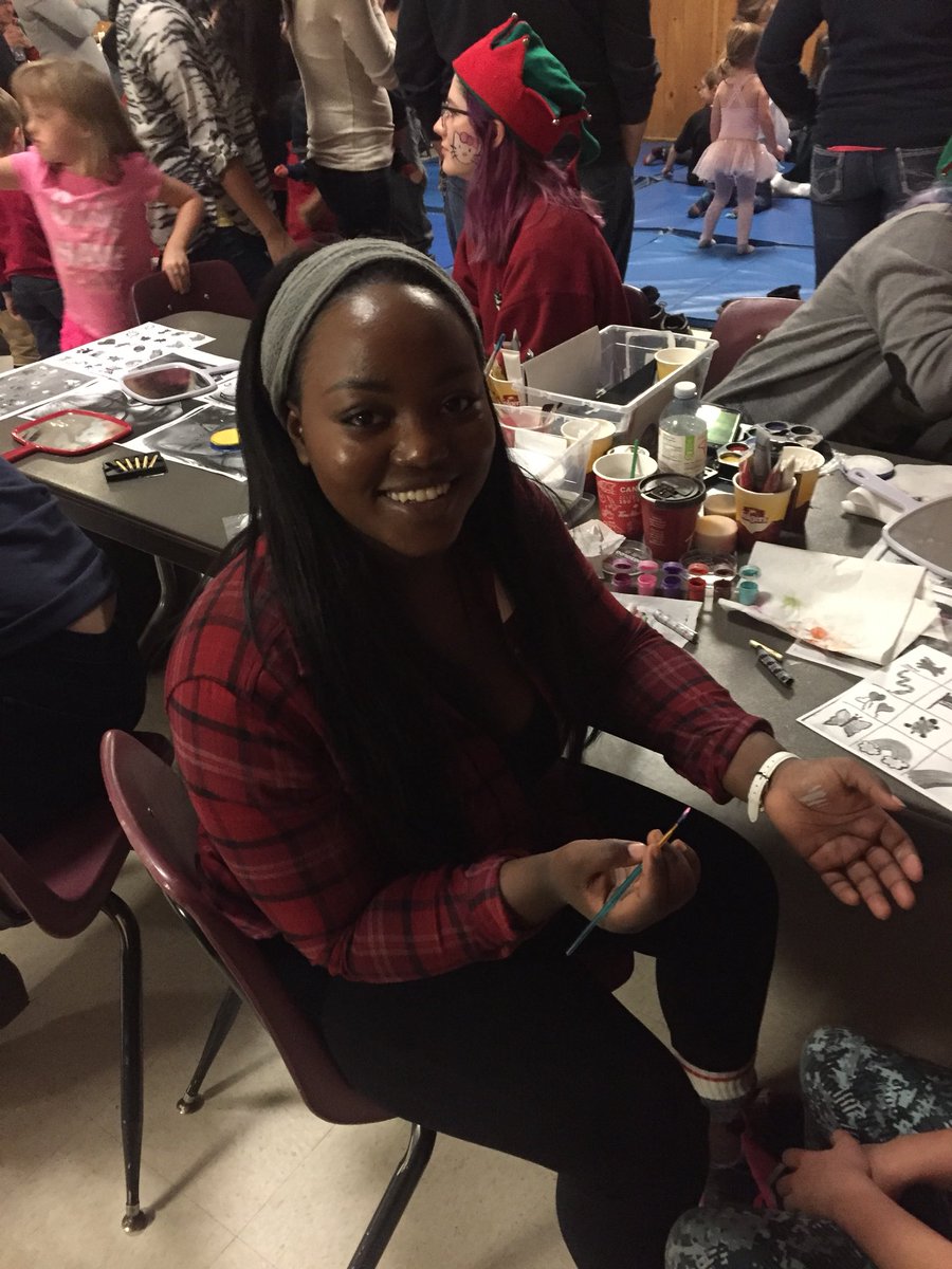 CarlaAllan1's tweet photo. Such a treat running into these awesome volunteers at Winakwa CCs Santa Lunch! https://t.co/mXNKMTmgi5