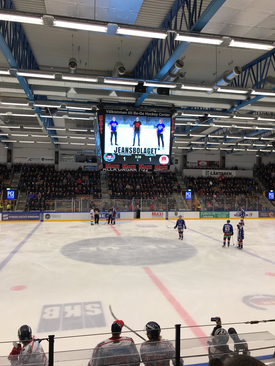 Varför ringa? Kolla jumbotronen! 😜 klart det är mååål! #twittpuck #ikoskarshamn