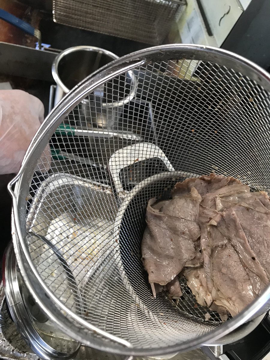 BrightRelish's tweet photo. Come to @DeaconBaldys and get your @ViennaBeef #ItalianBeef ! Be here till 11 tonight #InTheMaking #BrightRelish #ChicagoStyle #Hotdogs #Beef #PizzaPuffs https://t.co/tSvueDCNyZ