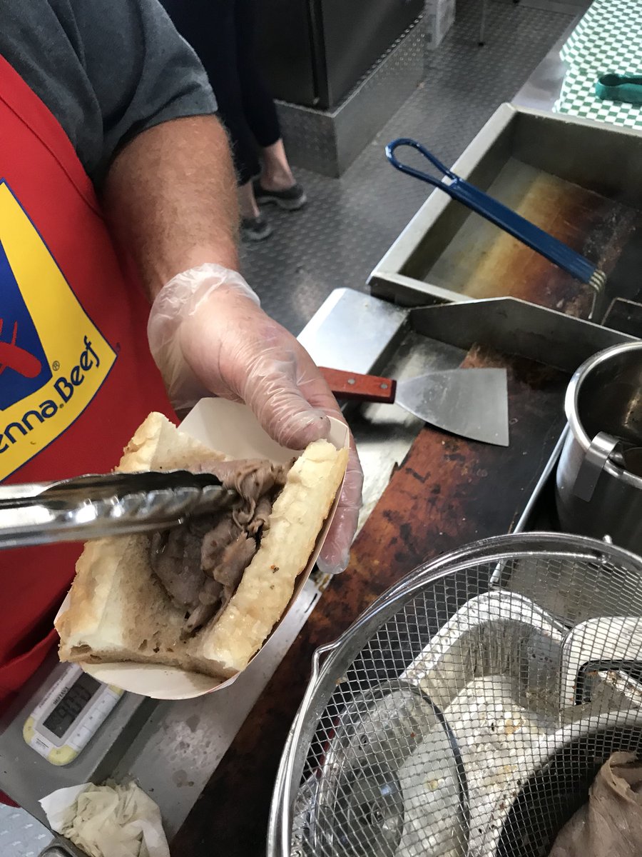 BrightRelish's tweet photo. Come to @DeaconBaldys and get your @ViennaBeef #ItalianBeef ! Be here till 11 tonight #InTheMaking #BrightRelish #ChicagoStyle #Hotdogs #Beef #PizzaPuffs https://t.co/tSvueDCNyZ