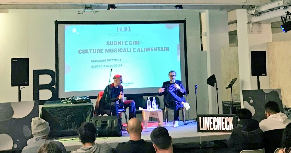 linecheck_it's tweet photo. "Una delle cose fondamentali che dico ai giovani è di viaggiare con occhi e orecchie aperti. Bisogna lasciarsi contaminare dalle altre culture per farle proprie." @massimobottura nel panel 'Suoni e Cibi', #Linecheck17 @base_milano #MilanoMusicWeek https://t.co/g6y3SUJMhl