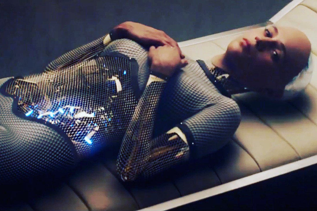 LynsyJay's tweet photo. Everyone remember to watch @ExMachinaMovie tonight on @Channel4 #scifi #aliciavikander https://t.co/w8pwH2f5gG