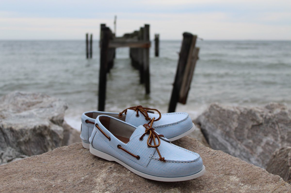 froatsshoes's tweet photo. Find your favorite new boat shoes! 😍🙌💯 @ShopSmall with FROATS this wkend &amp; get a free gift with your order! #smallbizsat #froats #shopsmall #cutloose  

https://t.co/7GCxeMuHKC https://t.co/rNFS2mtg2y