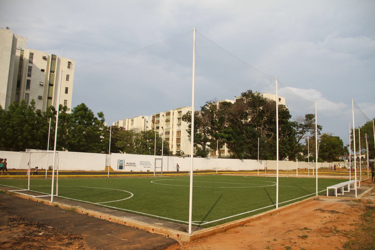 A través de la @alcaldiademcbo fueron remozadas las instalaciones del legendario estadio Alejandro Borges, el complejo deportivo ‘Ramón Monzant’ y las canchas de grama artificiales de La Modelo y Raúl Leoni, así como la construcción de una cancha de grama artificial en La Florida