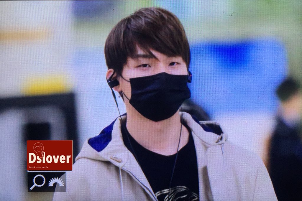 Dslover_Fansite's tweet photo. #DAESUNG #DLITE #DDAY #대성 
171126 🇯🇵🛬🇰🇷previews 8P
Young boy 👀 ~💙✨ https://t.co/MPhIW2gFj0