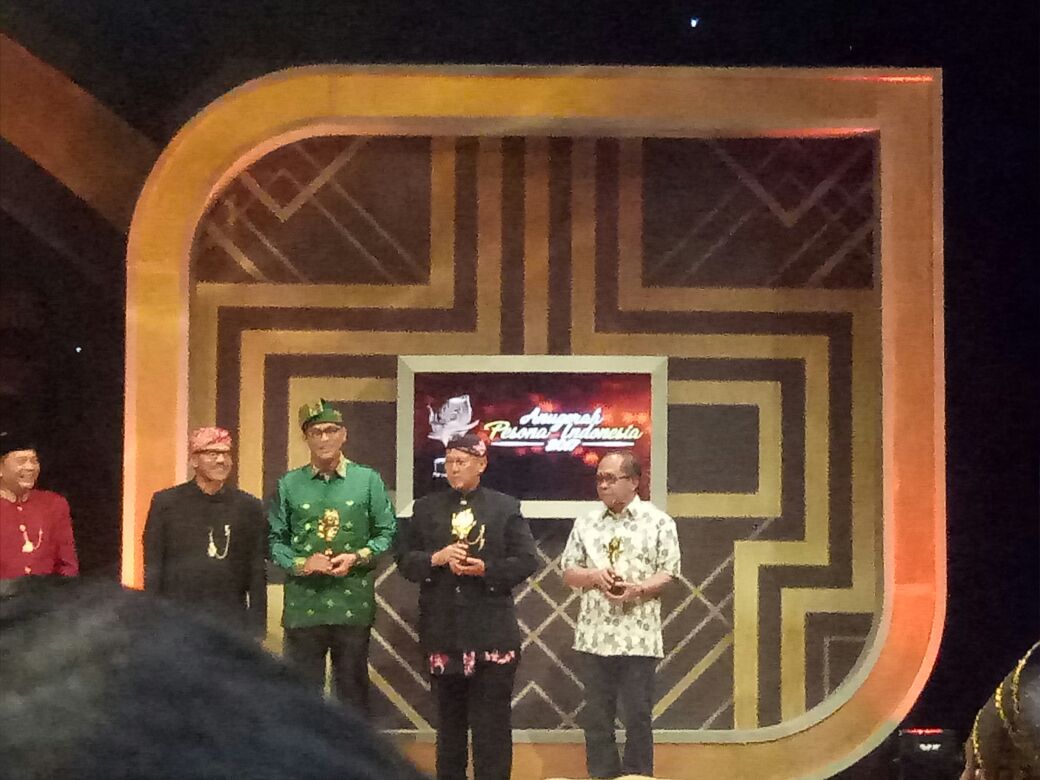 rositaaonly's tweet photo. Wilujeng buat kota tercinta Kab. Kuningan sudah meraih juara 2 kategori Dataran tinggi terpopuler (bukit 1000 Bintang), dan juara 2 minuman tradisional terpopuler (jeniper) pada acara Anugerah Pesona Indonesia (API) Award

#pesonakuningan #genpikuningan https://t.co/gwnfDMoesT