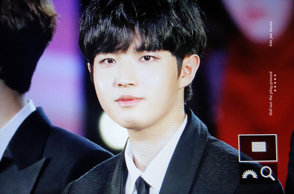 Rolling0527's tweet photo. 171125 베트남 MAMA #재환 #김재환 #워너원 #wannaone #jaehwan #kimjaehwan 오늘 넘 예뻐 😂😂😂 https://t.co/bC9plmx9H7