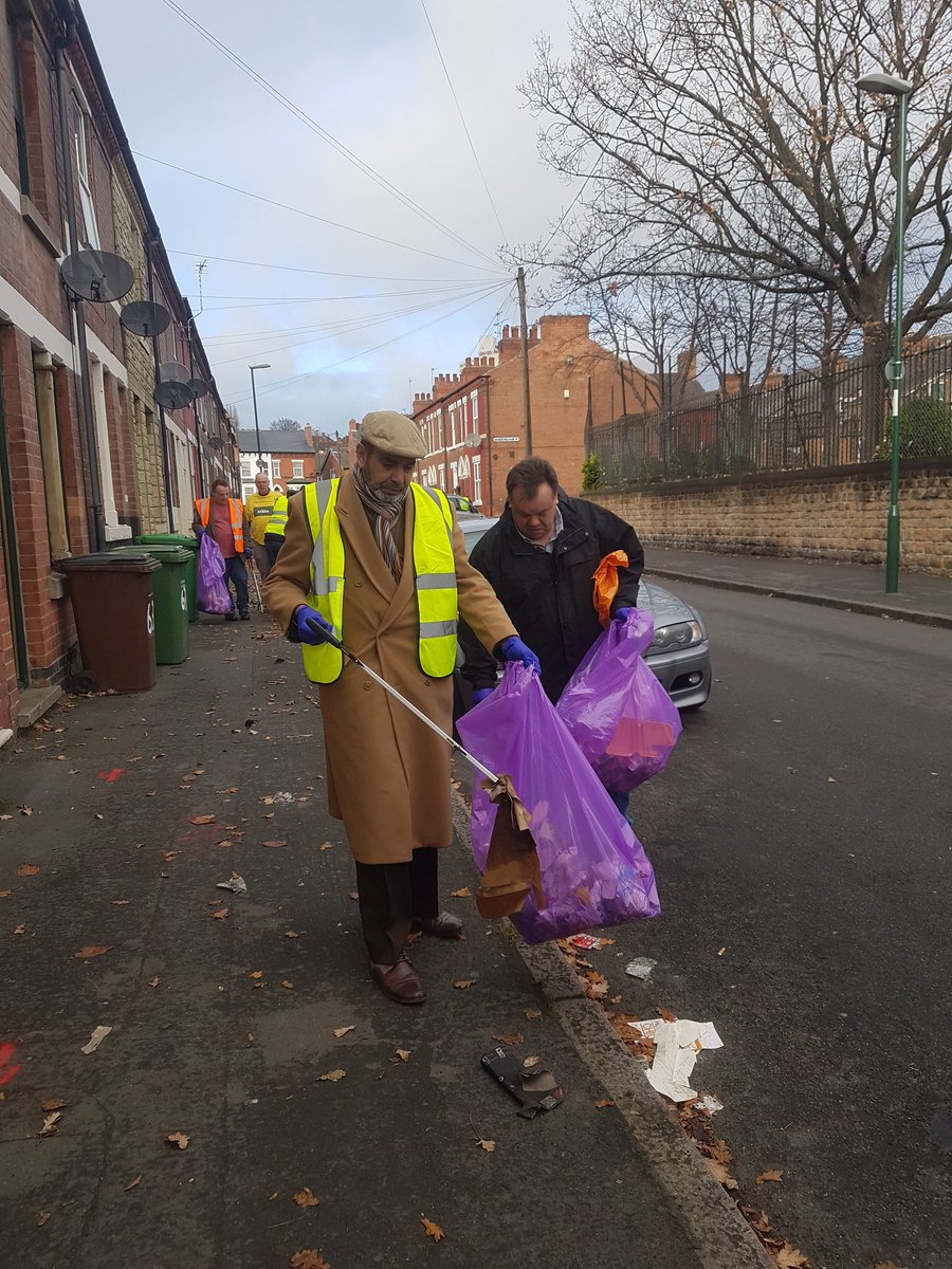 CllrNeghat's tweet image. Sneinton Litter Pick with @my_dales local Councillors @CllrDavidMellen @CllrGulKhan @WeLoveSneinton &amp;amp; #LocalResidents this morning. #KeepSneintonClean #CleanUp #Proud #UnitedWeRise