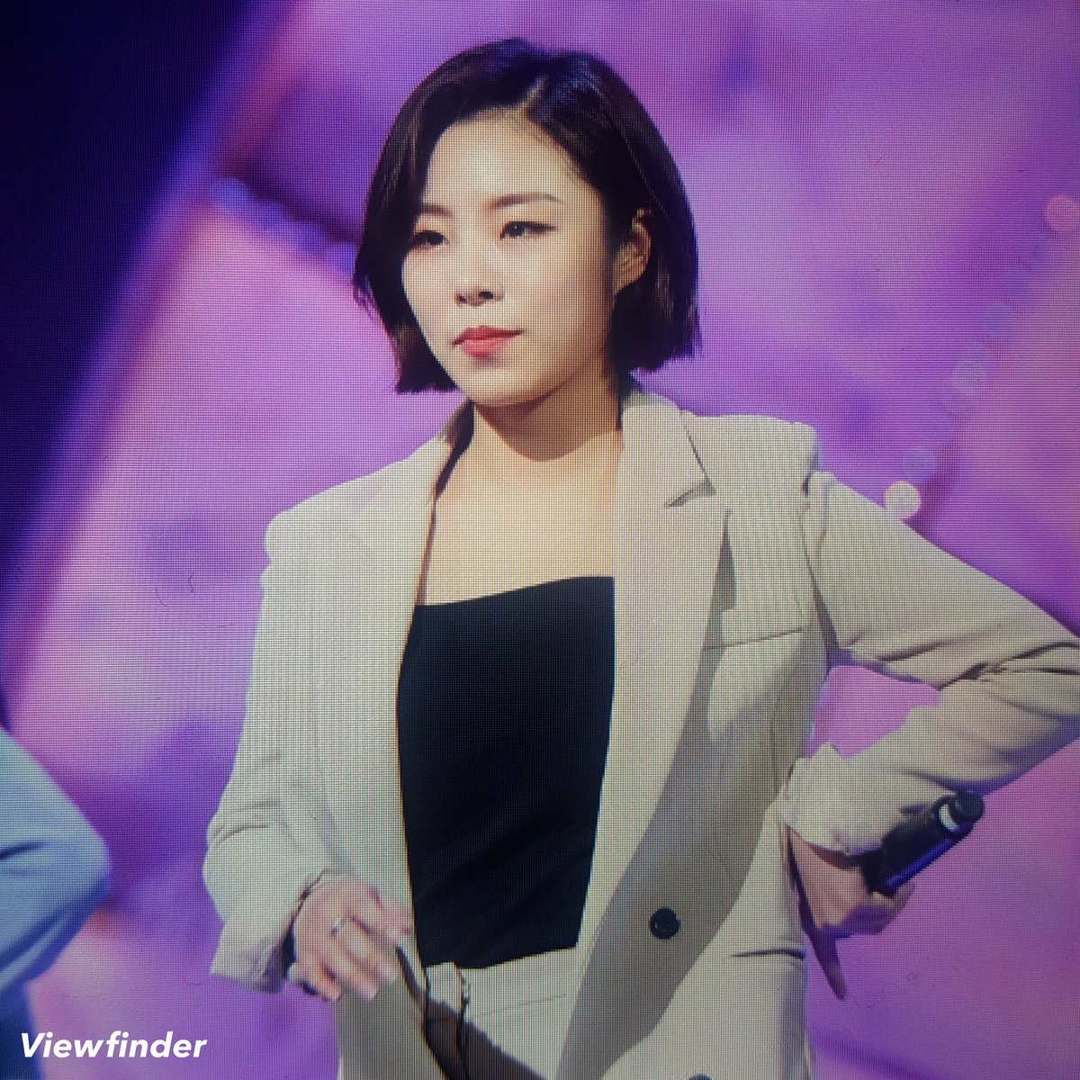 VIEWfinder_MMM's tweet photo. 171125 청룡영화상 #마마무 #휘인 프리뷰 https://t.co/Mn4tqLipxX