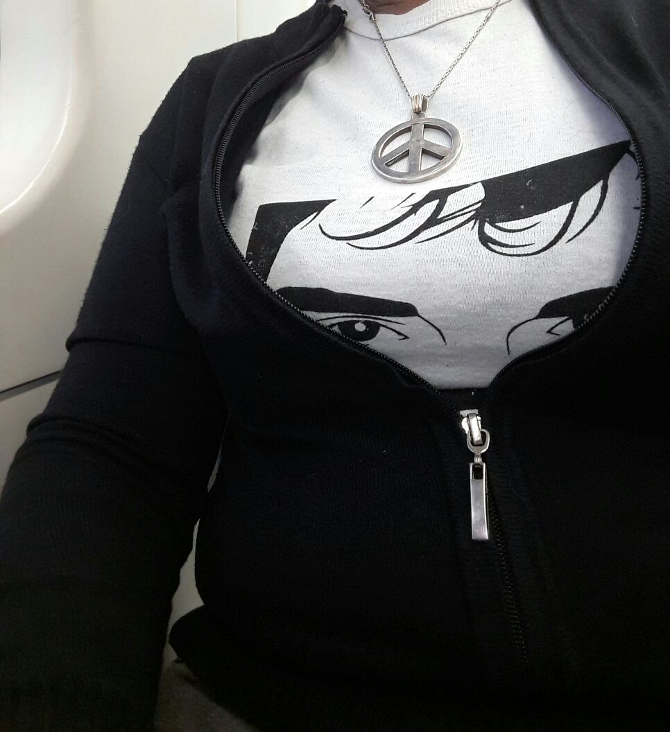patofredes2's tweet photo. @chequenblanco anoche fui al recital de divididos con la remera de Santiago que hice en la chequefest. Mollo me la pidió para tenerla en el escenario https://t.co/naEbFZwE9U