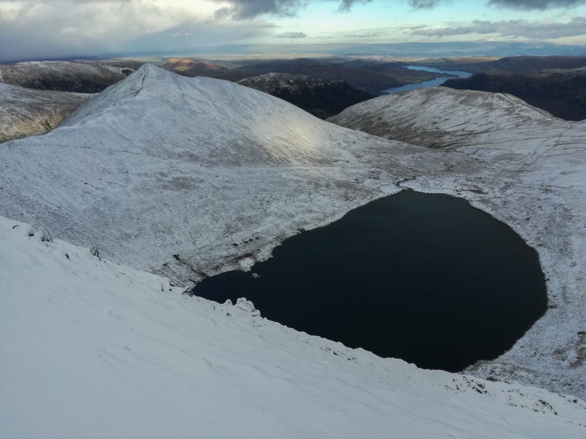 LakesWeather's tweet photo. Our daily Fell Top Assessor reports from Helvellyn start on 1st December and continue right through the winter. Please share. #summitsafely https://t.co/lUqLhv8F9j https://t.co/DVTLn65xnF