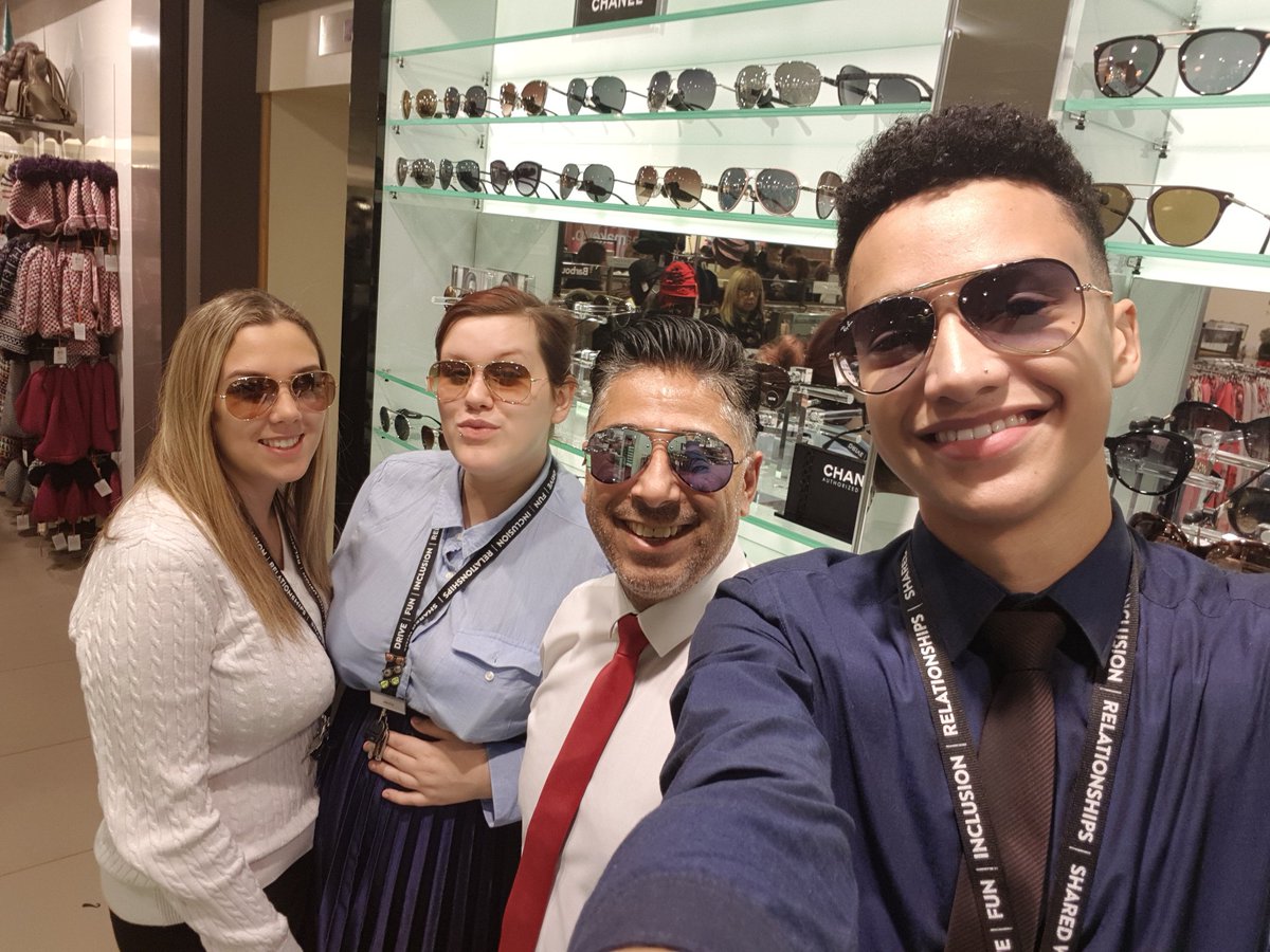Team Welwyn having an aviator day!  RB3025 #classics#iconic
@WheresWarron <a href="/RichardPeckUK/">Richard Peck</a> <a href="/elainesandford/">elaine  sandford</a> <a href="/yaelkafa/">Yael Kalfa</a> <a href="/SGHJeff/">Jeff Dunaway</a>