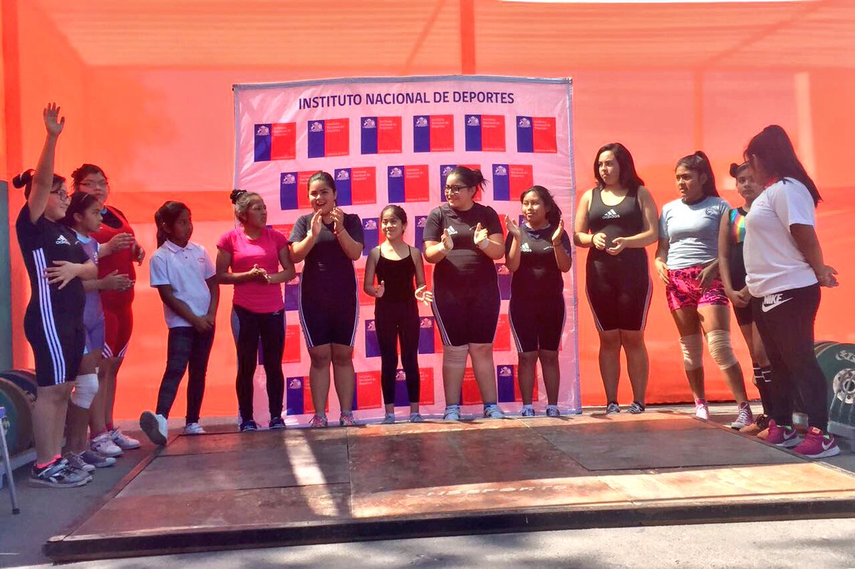 MindepTarapaca's tweet photo. Cerca de 60 alumnos de todo #Tarapacá participan en torneo regional de los #JDE2017 sub 14 de Halterofilia 🏋 en #PozoAlmonte @MindepChile @INDChileOficial https://t.co/Rop53ZU4rW