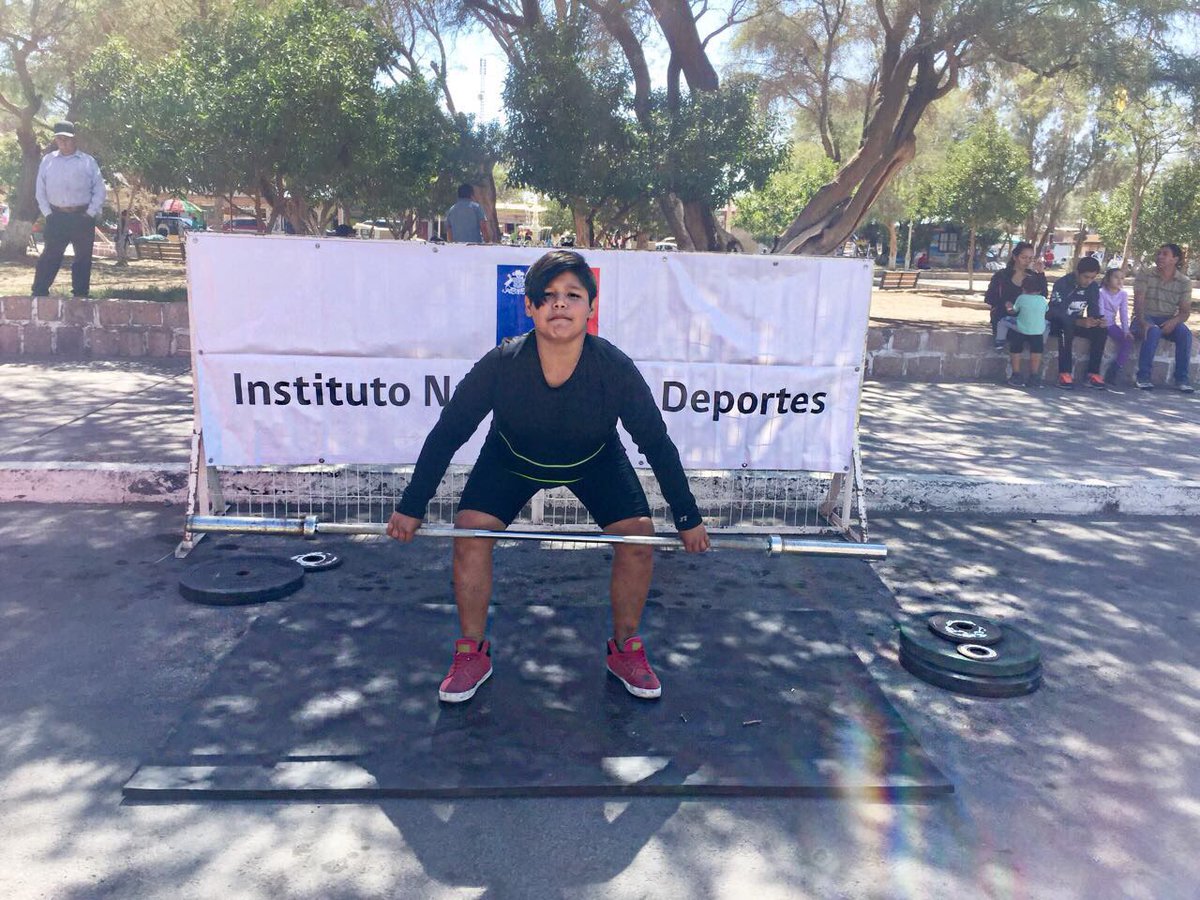 MindepTarapaca's tweet photo. Cerca de 60 alumnos de todo #Tarapacá participan en torneo regional de los #JDE2017 sub 14 de Halterofilia 🏋 en #PozoAlmonte @MindepChile @INDChileOficial https://t.co/Rop53ZU4rW