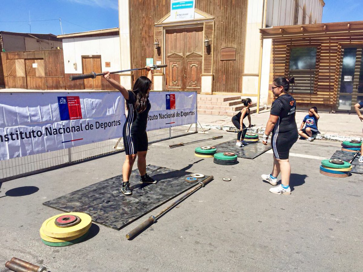 MindepTarapaca's tweet photo. Cerca de 60 alumnos de todo #Tarapacá participan en torneo regional de los #JDE2017 sub 14 de Halterofilia 🏋 en #PozoAlmonte @MindepChile @INDChileOficial https://t.co/Rop53ZU4rW