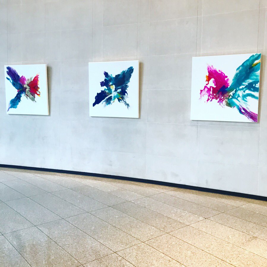 CorinneNatel's tweet photo. These 3 looking good together 💙💗Conversations in Colour exhibition, 10 Gresham Street continues until mid Jan 2018, open weekdays 8am-8pm. All paintings are available to buy if u are looking for some art this xmas #artexhibition #londonart #greshamstreet https://t.co/2zIRC5oMKq https://t.co/88vOVzqc6k