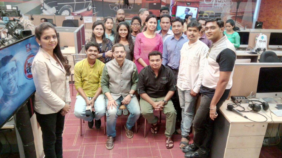 starprajakta's tweet photo. नेहमीच चांगल्या आणि वेगळ्या कलाकृतींची निर्मिती करणाऱ्या दिग्दर्शकाची यावेळची कलाकृती वादात सापडली आहे. आता ही अडथळ्यांची शर्यत दिग्दर्शक रवी जाधव कशी पार करणार? पहा #माझाकट्टा वर आज रात्री 9 वा. फक्त @abpmajhatv https://t.co/blhVP7KcQn