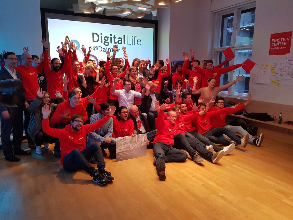 ECDigitalFuture's tweet photo. great pitches! great ideas! Thank you all! #24hours #hackberlin #urbanmobility #digitalfuture @ECDigitalFuture @DigitalLife_DAI https://t.co/kTOvGgvYMU