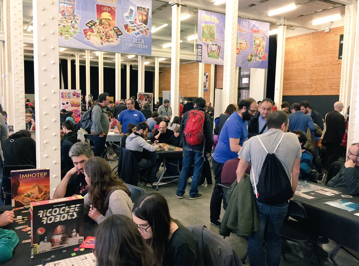 Esta mañana en @DAUBarcelona gran afluencia #todosajugar #juegosdemesa #Barcelona #entrenimiento. Gracias <a href="/oriolcomas/">Oriol Comas</a> y equipo. <a href="/juguetix/">Juguetix.com</a> compra #juegos y #Juguetes on-line.