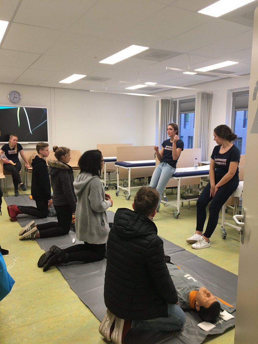 Rianneletschert's tweet photo. Afternoon sessions at our health science and psychology campus, first the skills lab! #bod17 @maasuniversity https://t.co/XEFvK9JIbo