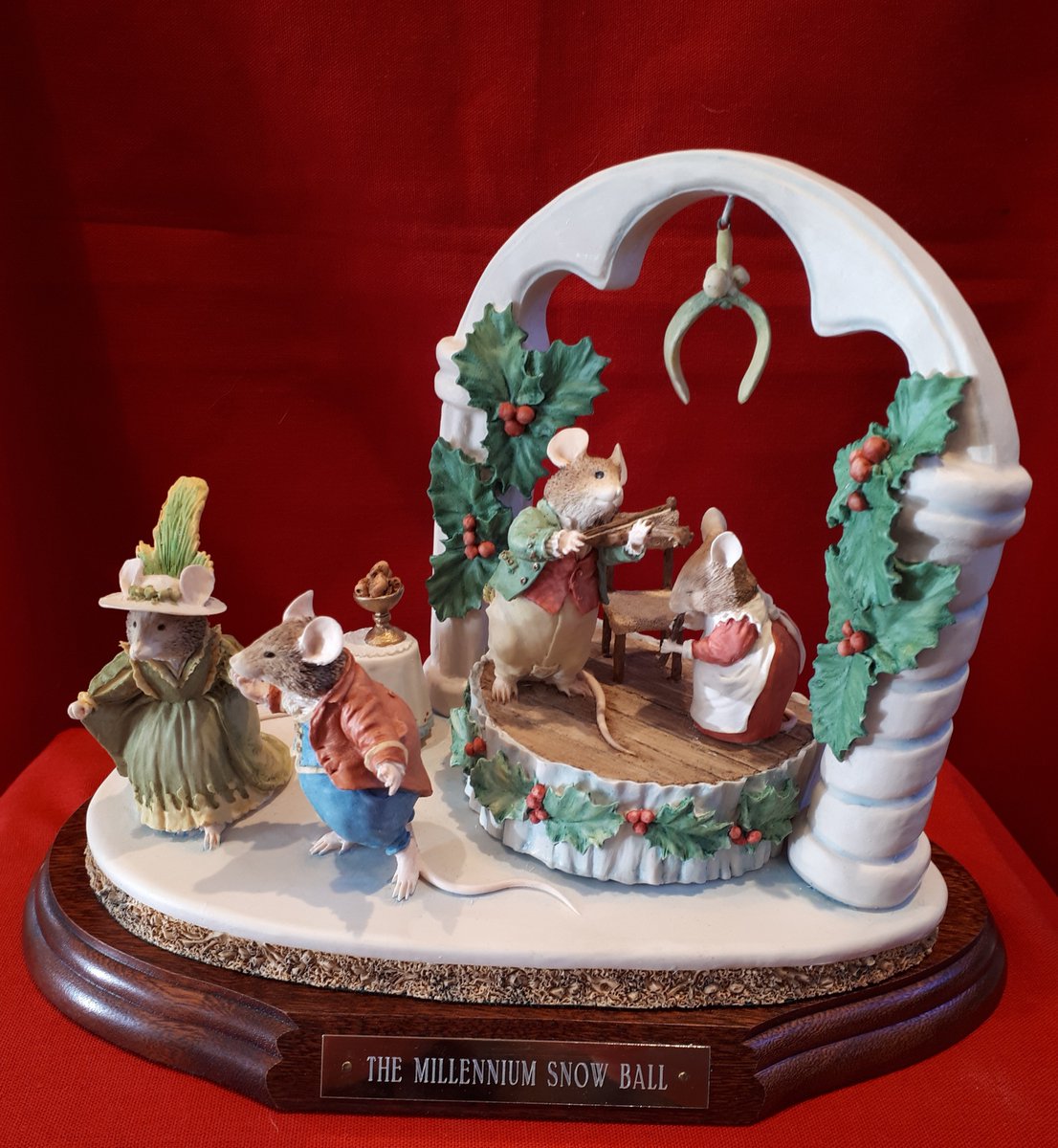 gmcollectables's tweet photo. Beautiful #Bramblyhedge #Collectables by #borderfinearts . Original boxes . Lovely #christmasgifts https://t.co/MSMMszWHPU https://t.co/VHGv5tMqAl