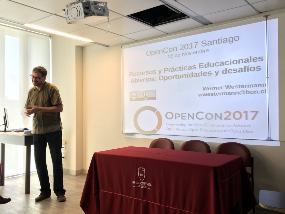fernando__lopez's tweet photo. Empieza el Panel de Educación Abierta en la #OpenCon2017 #openconSantiago @rodrigohurtadob @wernerio y @virbrussa #OpenEducation https://t.co/2EeFltK4U0