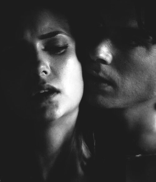 loser_and_lover's tweet photo. — Я буду любить тебя бесконечно.
#TheVampireDiaries #Delena #delenaisback https://t.co/yHnsJJCntN