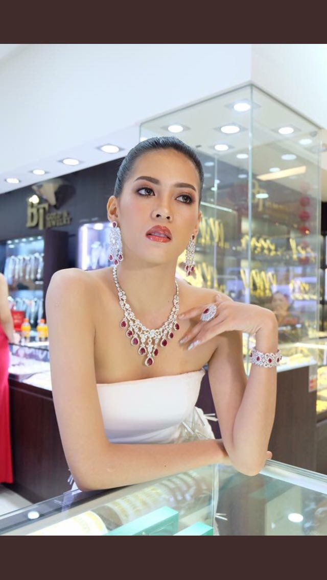 Laos04995917's tweet photo. #MissUniverse #Laos https://t.co/0dNNi0S5Ag