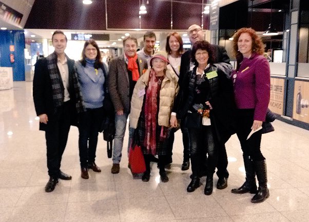 CuquismeCAT's tweet photo. Èxtasis veient aterrar tants cuquis a Brussel·les. Top 1 a la més estupenda per Pilarín Bayés🎀 https://t.co/Q0p8OKwLdf