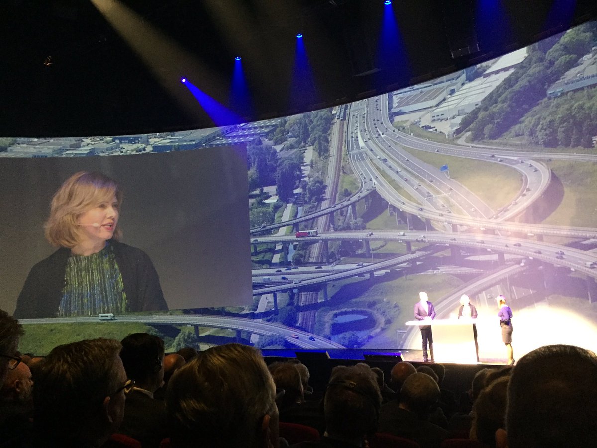 BLN_tweets's tweet photo. Min. Infra &amp; Waterstaat, Cora v. Nieuwenhuizen, tijdens TLN congres. "Maak gebruik v. alle modaliteiten. Benut ook zeker water om knelpunten op weg op te lossen" Scheepje met "hier rijden 150 vrachtwagens" die ze ooit van Schuttevaer had gekregen stond nog scherp op het netvlies! https://t.co/BNodj5YQlz