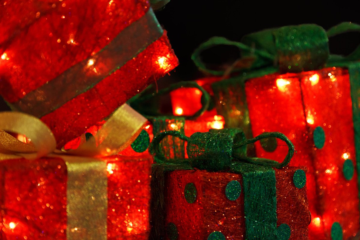 TaylorAndSeale's tweet photo. Enjoy our Christmas Catalog! https://t.co/5DY7h8xE30 #christmas #holiday #season #jolly #books #fction #nonfiction #mystery #novel #poetry https://t.co/wjZ5s194dv