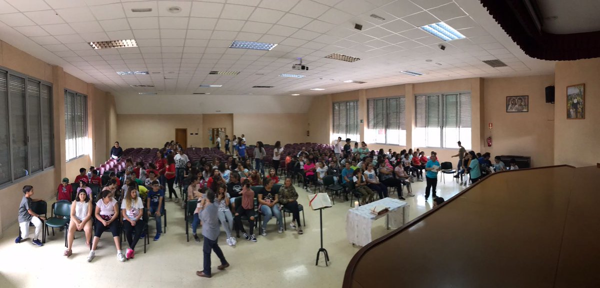 SalesianasEs's tweet photo. Encuentro de Nuevos horizontes (grupos de fe) de las islas canarias en el colegio San Juan Bosco del Árbol bonito, buen ambiente y clima de alegría para vivir nuestra fe https://t.co/ws34ebTMwk