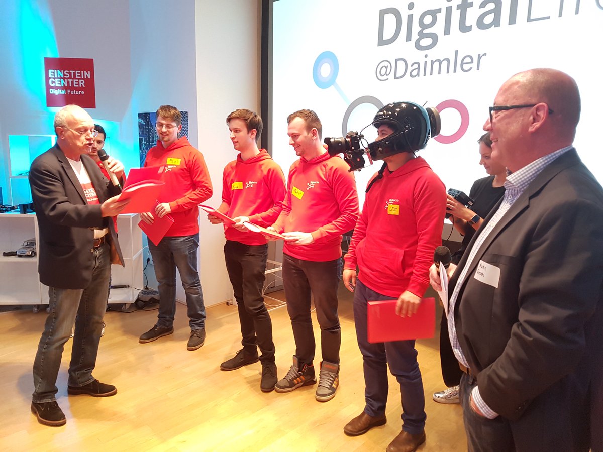 ECDigitalFuture's tweet photo. great pitches! great ideas! Thank you all! #24hours #hackberlin #urbanmobility #digitalfuture @ECDigitalFuture @DigitalLife_DAI https://t.co/kTOvGgvYMU