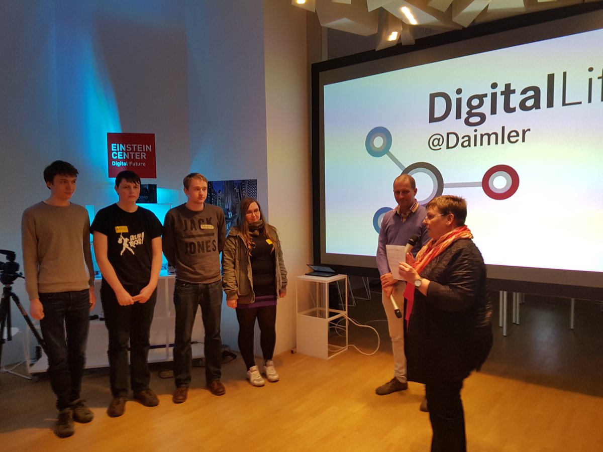 ECDigitalFuture's tweet photo. great pitches! great ideas! Thank you all! #24hours #hackberlin #urbanmobility #digitalfuture @ECDigitalFuture @DigitalLife_DAI https://t.co/kTOvGgvYMU