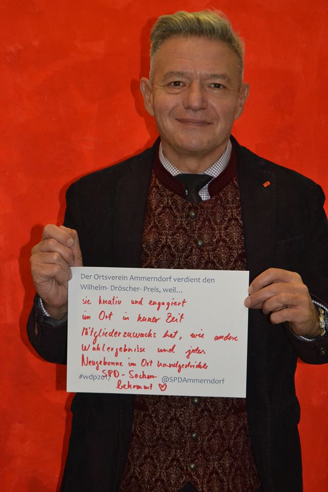 SPDAmmerndorf's tweet photo. Macht´s wie Horst Arnold und unterstützt uns! Foto posten... liken... teilen... Das wäre klasse!
Wilhelm-Dröscher-Preis #wdp2017 SPD https://t.co/FkdBFsmtFH